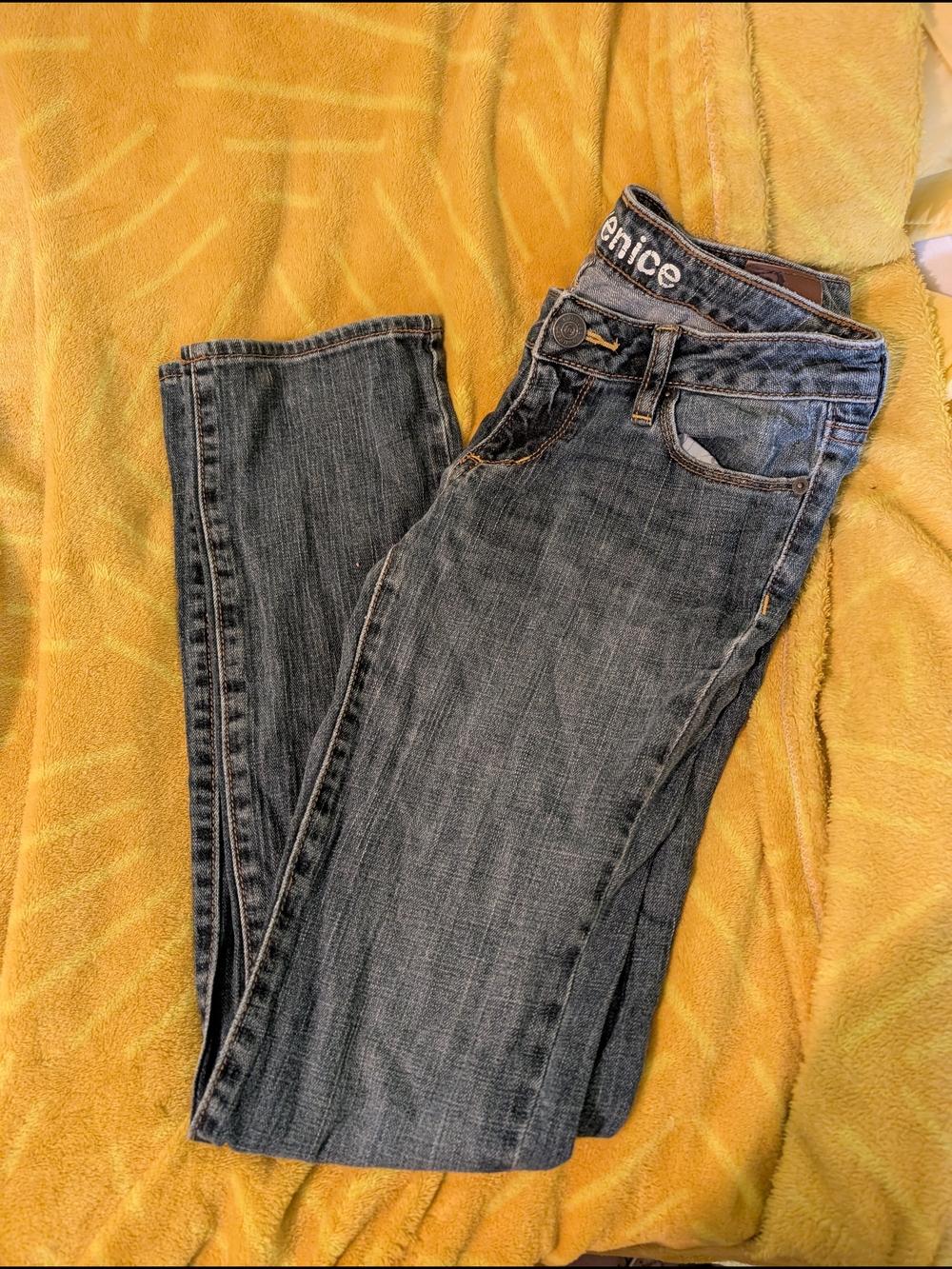 Bullhead Women's Straight Leg Jeans - Dark Gray Wash